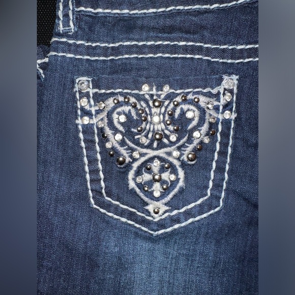 Miss Chic In LA Jeans - Picture 3 of 5